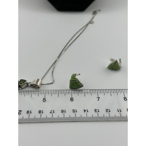 Navajo Signed Gaspeite/Peridot/Sterling Silver Necklace and Earrings Set - Picture 9 of 12